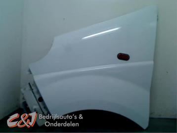 Scherm links-voor van een Opel Vivaro (WIT) beschikbaar voor biedingen