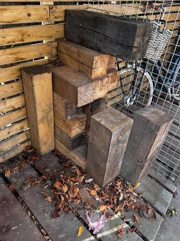 Eiken blokken beschikbaar voor biedingen