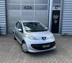 Peugeot 107 - 5DR - 1e eigenaar -Grijs -Complete Historie!, Auto's, Voorwielaandrijving, Stof, 4 stoelen, 68 pk