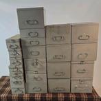 22 vintage bankkluisjes, Ophalen