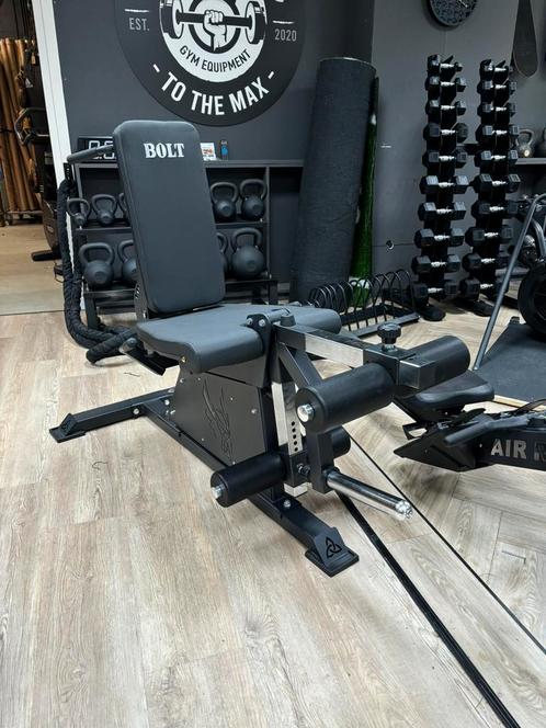 Nieuwe Bolt plate loaded Leg Curl/Leg Extension bench/bank, Sport en Fitness, Fitnessmaterialen, Nieuw, Fitnessbank, Ophalen of Verzenden