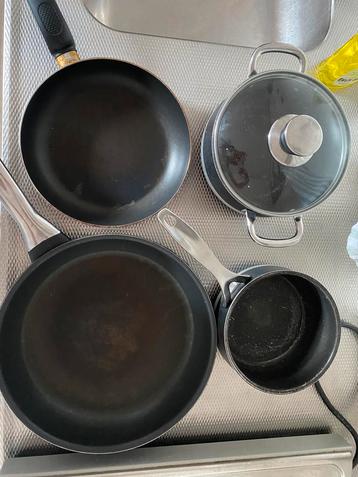 Potten en pannen beschikbaar voor biedingen