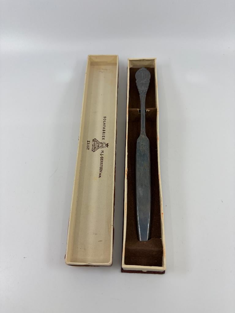 Verzilverde Sola Briefopener "Stichting 1940-1945", Ophalen of Verzenden