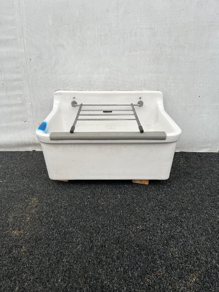 Uitstortgootsteen met emmerrooster, Ophalen, Gebruikt