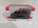 Valtra Q305 rood universal hobbies, Ophalen of Verzenden, Nieuw, Tractor of Landbouw, Universal Hobbies