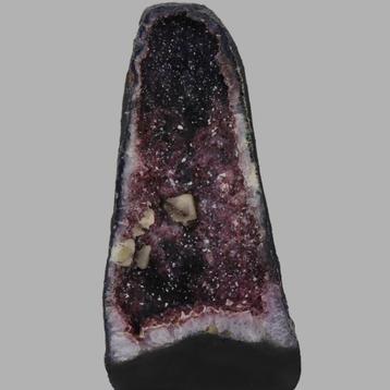 Amethist geode beschikbaar voor biedingen