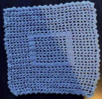 Blauw gehaakt kleedje, 22 x 22 cm, tafelkleedje beschikbaar voor biedingen