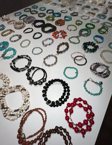 Complete partij handgemaakte sieraden–ca. 107 unieke setjes beschikbaar voor biedingen