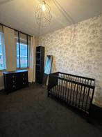 Complete kinderkamer (ledikant + commode + boekenkast), Ophalen, Zo goed als nieuw, Jongetje of Meisje