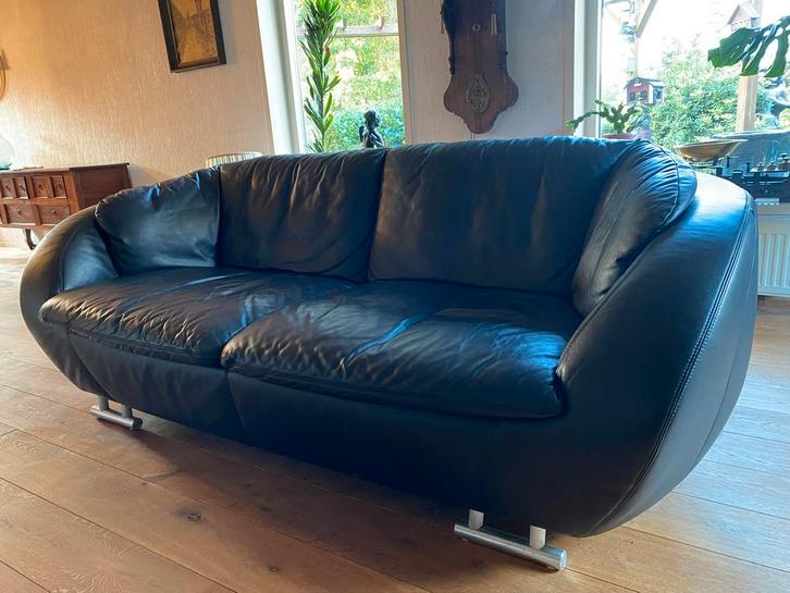 Zwart leren bank, goede staat, Huis en Inrichting, Banken | Sofa's en Chaises Longues, Zo goed als nieuw, Driepersoons, 200 tot 250 cm
