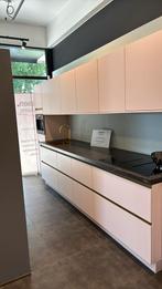 Showroomkeuken roze lengte 440 cm compleet, Huis en Inrichting, Keuken | Complete keukens, Ophalen, Zo goed als nieuw