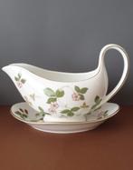 Wedgwood Wild Strawberry sauskom met bordje, Verzenden, Overige typen, Zo goed als nieuw, Wedgwood