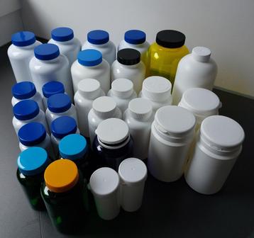 Allerlei potjes van plastic. Zie foto's  beschikbaar voor biedingen