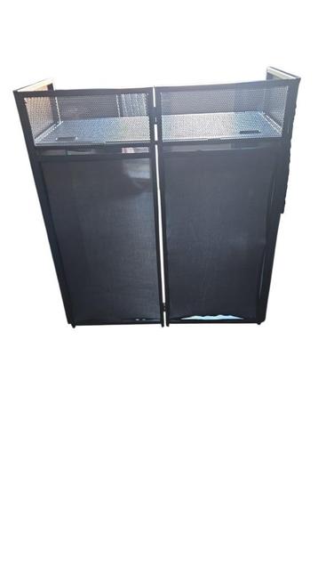 te huur dj booth beschikbaar voor biedingen