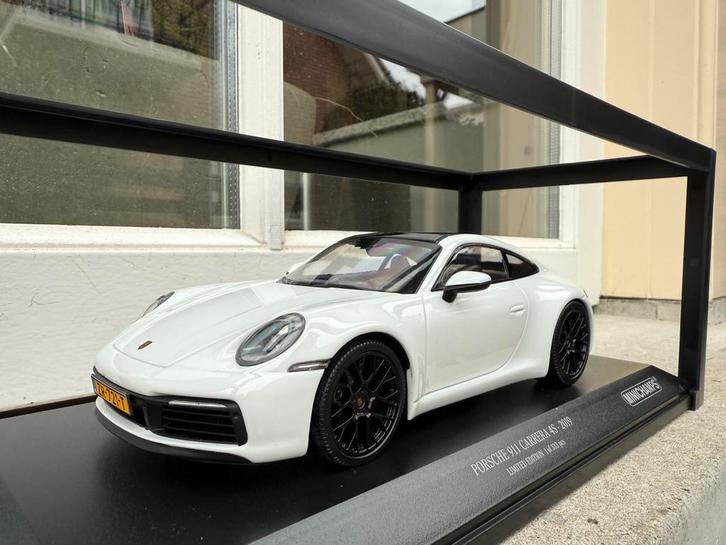 1:18 Porsche 911 992 Carrera 4S wit 2019 Minichamps, Hobby en Vrije tijd, Modelauto's | 1:18, Zo goed als nieuw, Auto, MiniChamps