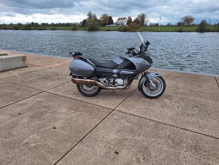 Honda nt700v 2006, Motoren, Motoren | Honda, Particulier, Toermotor, meer dan 35 kW, 2 cilinders, Motorrijbewijs A, Cardan-aandrijving