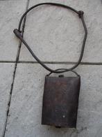 Antieke ijzeren koeienbel met nekbeugel, Antiek en Kunst, Curiosa en Brocante, Ophalen of Verzenden