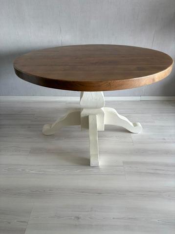 Landelijke eiken eettafel beschikbaar voor biedingen