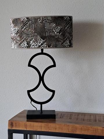 schemerlamp beschikbaar voor biedingen