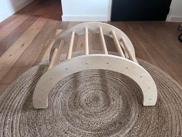 Klimboog met plank beschikbaar voor biedingen