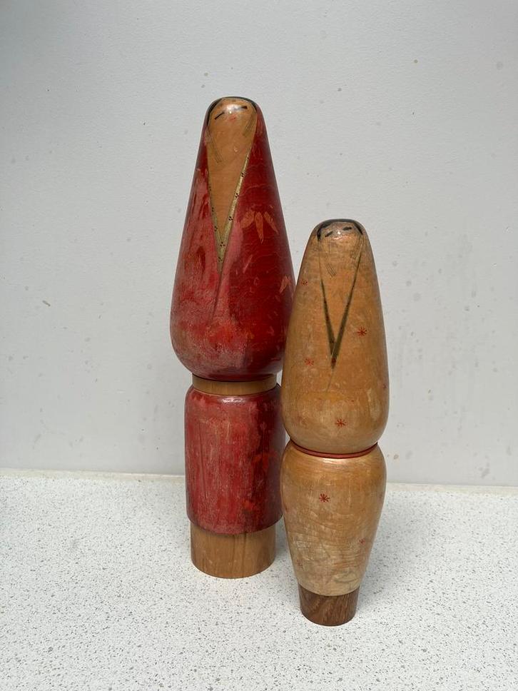 2 vintage Kokeshi van Takahashi Hashime, Antiek en Kunst, Kunst | Beelden en Houtsnijwerken, Ophalen of Verzenden