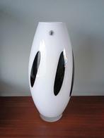Retro Ikea Witte vaas met zwarte accenten, Huis en Inrichting, 50 tot 75 cm, Wit, Ophalen of Verzenden, Glas