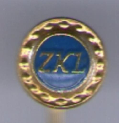 ZETOR ZKL blauw email op koper tractor speldje ( E_202a ), Verzamelen, Speldjes, Pins en Buttons, Zo goed als nieuw, Speldje of Pin