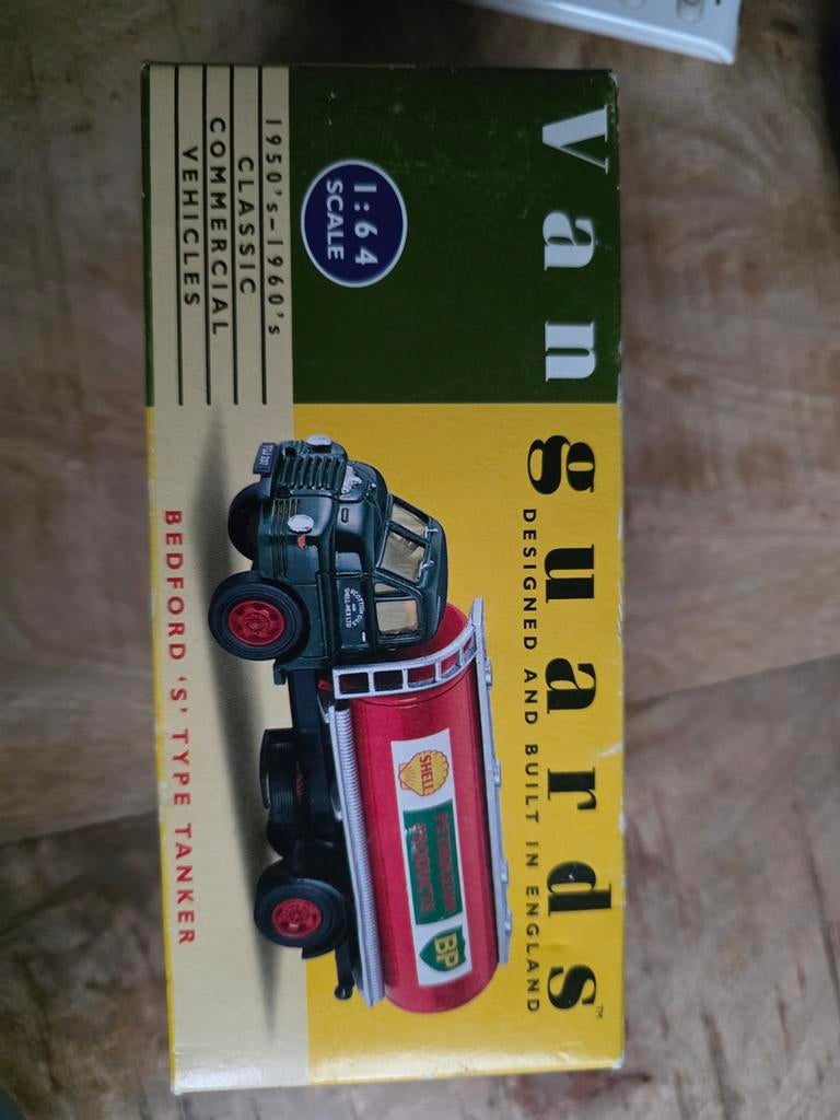 Vanguard Bedford 'S' Type Tanker 1:64, Ophalen of Verzenden, Zo goed als nieuw, Auto