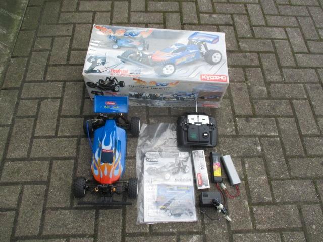 oude kyosho buggy met doos en boekje, Hobby en Vrije tijd, Modelbouw | Radiografisch | Auto's, Gebruikt, Auto offroad, Elektro
