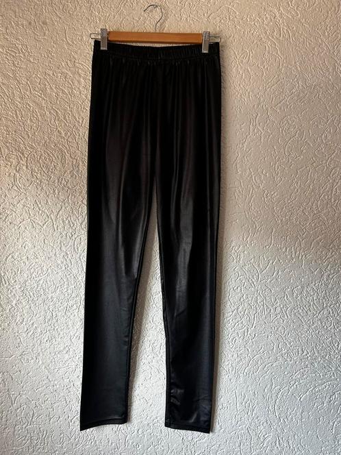 Zwarte legging True Spirit (M), Kleding | Dames, Leggings, Maillots en Panty's, Zo goed als nieuw, Legging, Maat 40/42 (M), Zwart