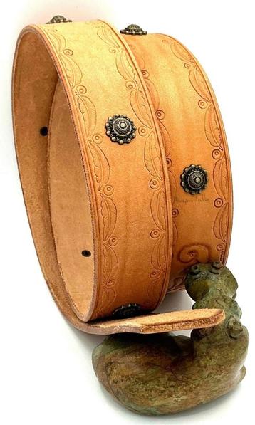 GB016 Gitaarband band of riem 123cm tuigleer bruin concho beschikbaar voor biedingen