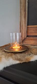 Windlicht met metalen onderbord ., Huis en Inrichting, Woonaccessoires | Kandelaars en Kaarsen, Ophalen of Verzenden