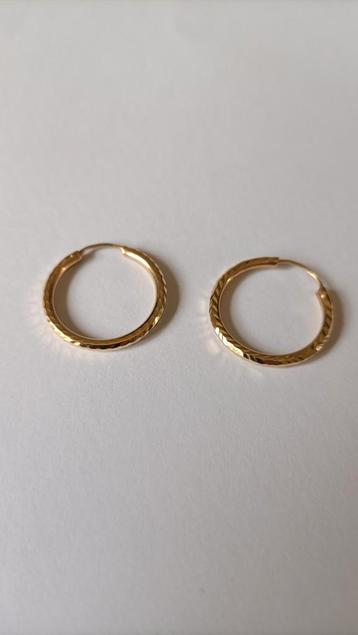 Oude gouden bewerkte oorbellen, 14 krt beschikbaar voor biedingen