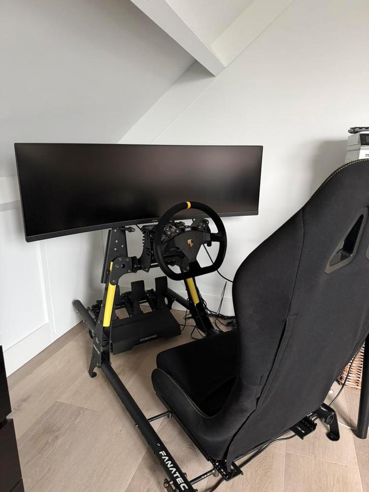 Fanatec CSL Cockpit + Stuur/Pedalen + 45” monitor, Spelcomputers en Games, Spelcomputers | Overige Accessoires, Zo goed als nieuw