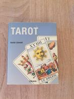 Tarot boek door Annie Lionnet, Boeken, Tarot of Kaarten leggen, Ophalen of Verzenden, Zo goed als nieuw, Achtergrond en Informatie