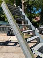 Rechte stalen trap 2.43 hoog 85 br. gegalvaniseerde 60 grade, Ophalen, Gebruikt
