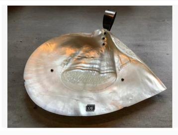 Korting Parelmoer schelp schaal met handvat op pootjes beschikbaar voor biedingen