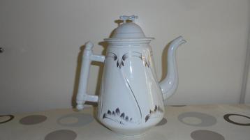 wit met goud emaille koffiekan met schaatshandvat H26cm beschikbaar voor biedingen