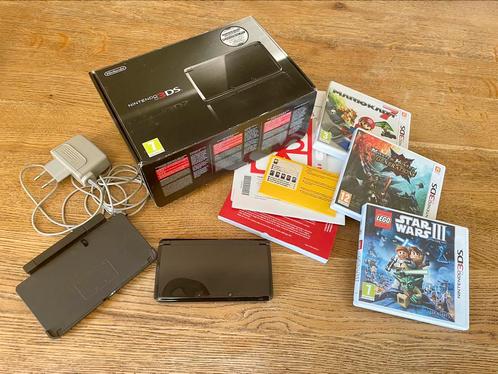 Nintendo 3ds zwart incl. doos, oplader, R4 kaart en spellen, Spelcomputers en Games, Spelcomputers | Nintendo 2DS en 3DS, Zo goed als nieuw