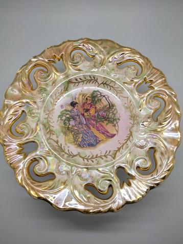 Japanse Porseleinen Schaal met Decor beschikbaar voor biedingen