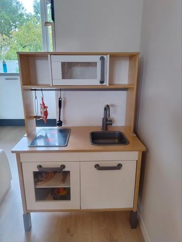 IKEA speelkeukentje met vele extra's, o.a. van Little Dutch beschikbaar voor biedingen