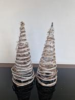 Pyramides van gevlochten rotan met verlichting, Diversen, Kerst, Ophalen of Verzenden, Gebruikt