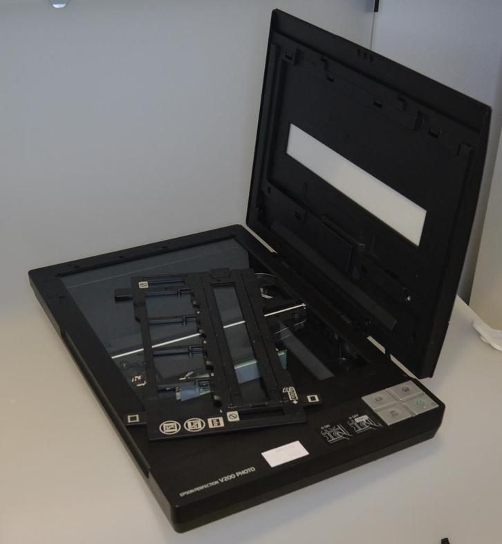 Epson perfection V200 foto-, negatieven en diascanner, Computers en Software, Scanners, Refurbished, Fotoscanner, Windows, Ophalen of Verzenden