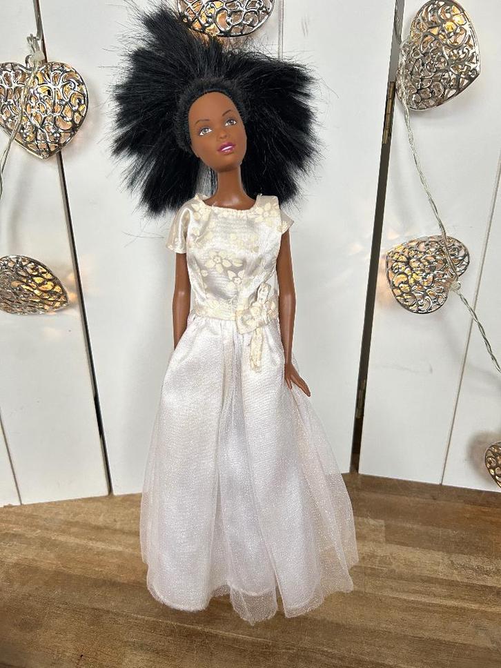 Vintage 1990 donkere Barbie, Verzamelen, Poppen, Gebruikt, Fashion Doll, Ophalen of Verzenden