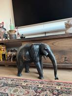 Grote houten olifant, Ophalen