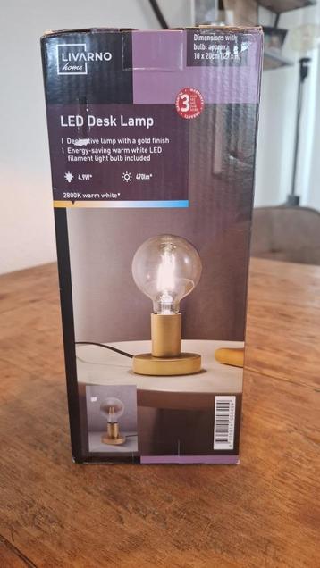 Goudkleurig tafellampje met bol beschikbaar voor biedingen