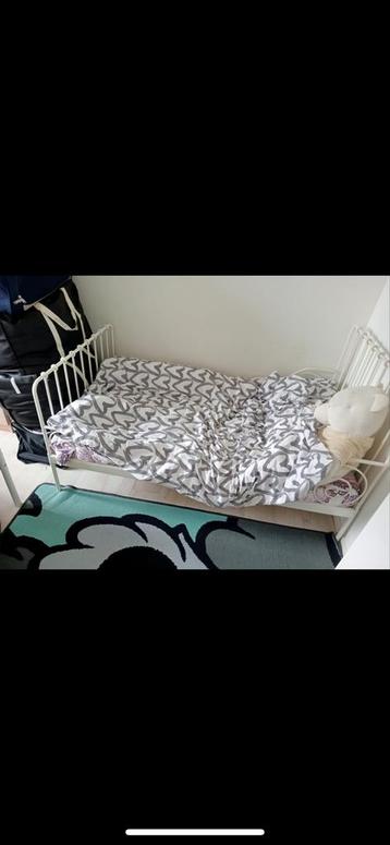 Mooi Ledikantje met Matras en Beddengoed beschikbaar voor biedingen