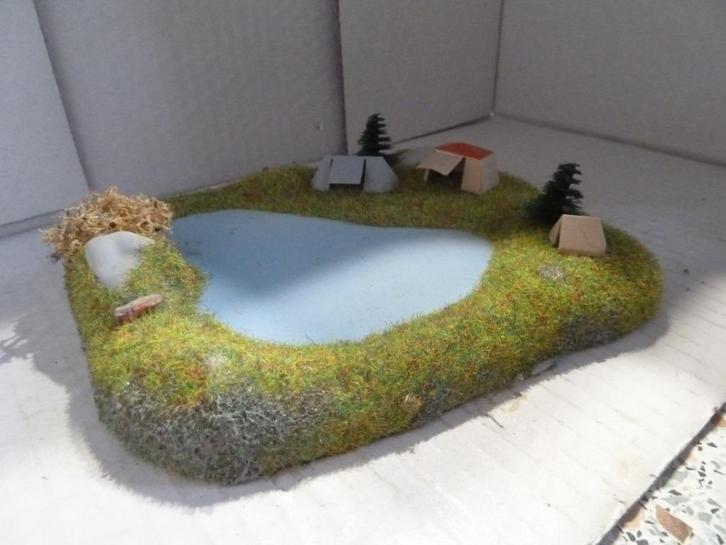 Recreatie plas plus tenten voor bij N spoor, Hobby en Vrije tijd, Modeltreinen | N-Spoor, Gebruikt, Brug, Tunnel of Gebouw, Gelijkstroom of Wisselstroom