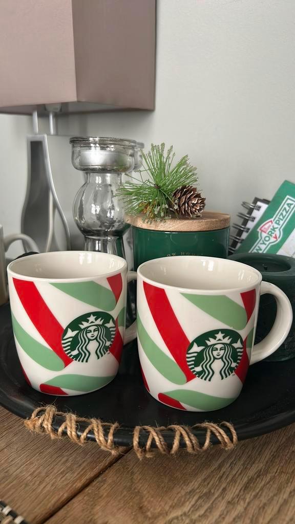 Starbucks Kerst Kofiemok Twee Stuks, Huis en Inrichting, Keuken | Servies, Zo goed als nieuw, Kop(pen) en/of Schotel(s), Overige stijlen