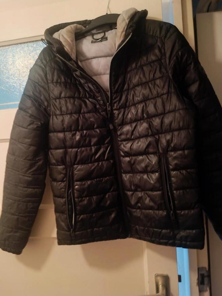 Jongens Jas Maat S met Capuchon, Kleding | Heren, Jassen | Zomer, Zo goed als nieuw, Maat 46 (S) of kleiner, Zwart, Ophalen of Verzenden